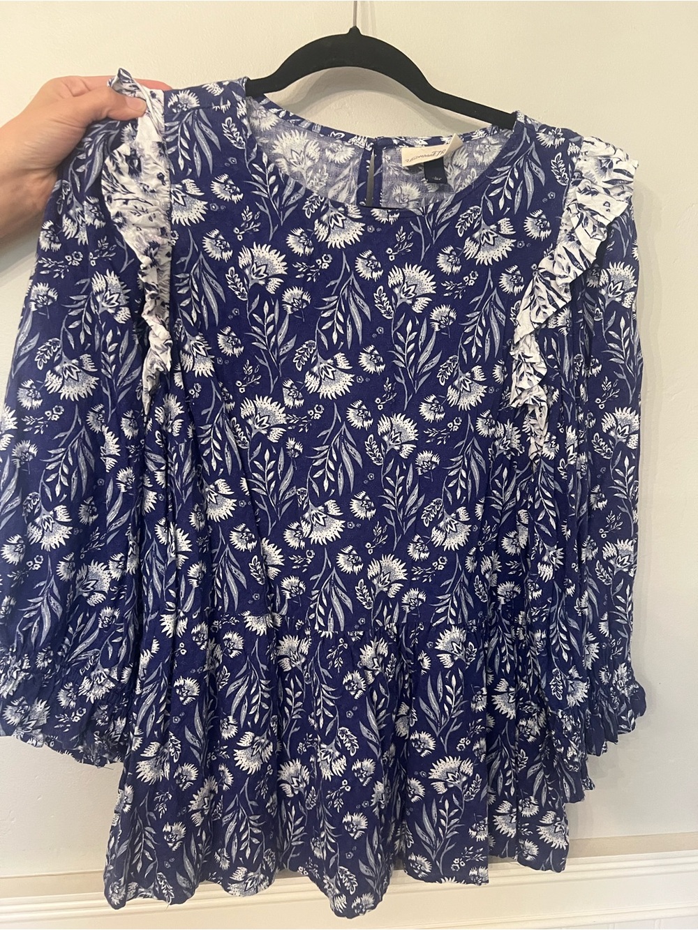 Universal Thread Navy & White Floral Ruffle Tunic